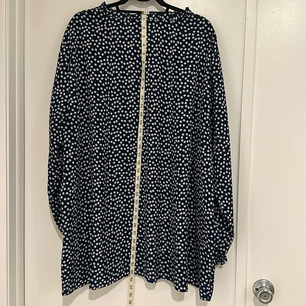 Bloomchic, 28 Plus, Navy Blue w/White small flowers, Long Sleeves/V-neck - Picture 5 of 6